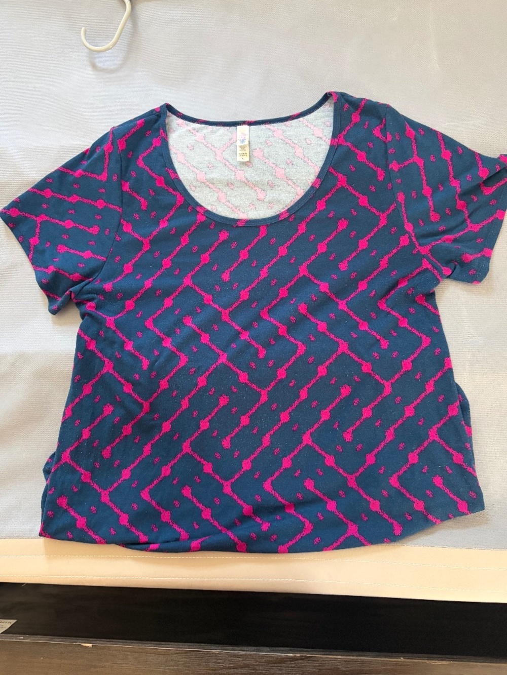 Women’s short sleeve top